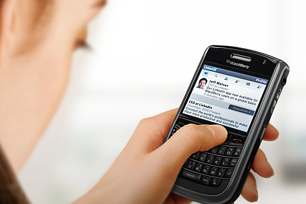 LinkedIn Expands Mobile Offerings With Global Release of Application for BlackBerry