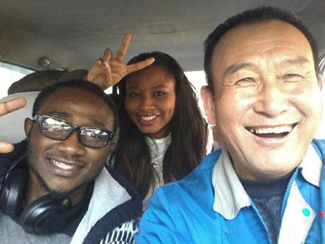 Smiling Cabby Receives Award for 30,000 Selfies with Passengers