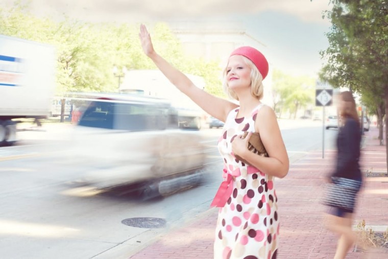 pretty-woman-traffic-young-vintage